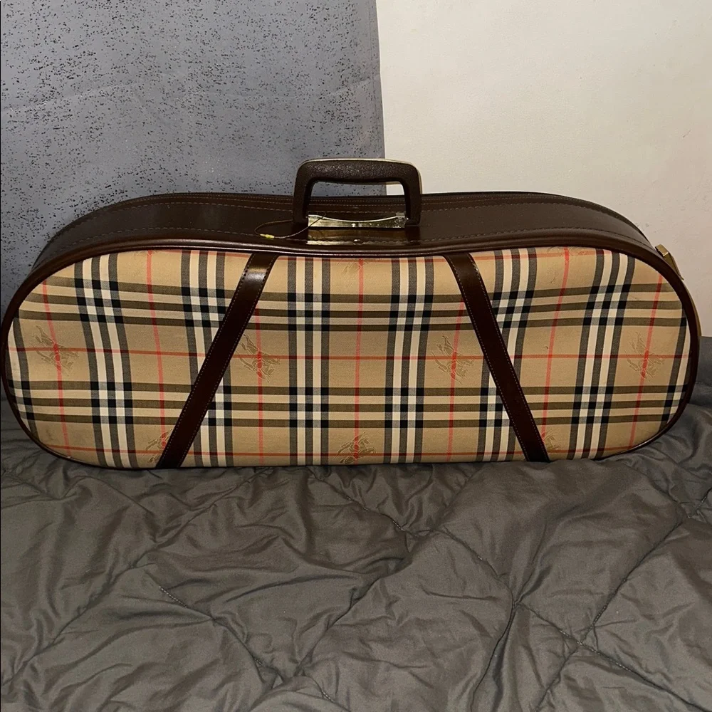 Burberry Beige and Brown Plaid Travel Bag. PRE-OWNED. - Picture 3 of 12